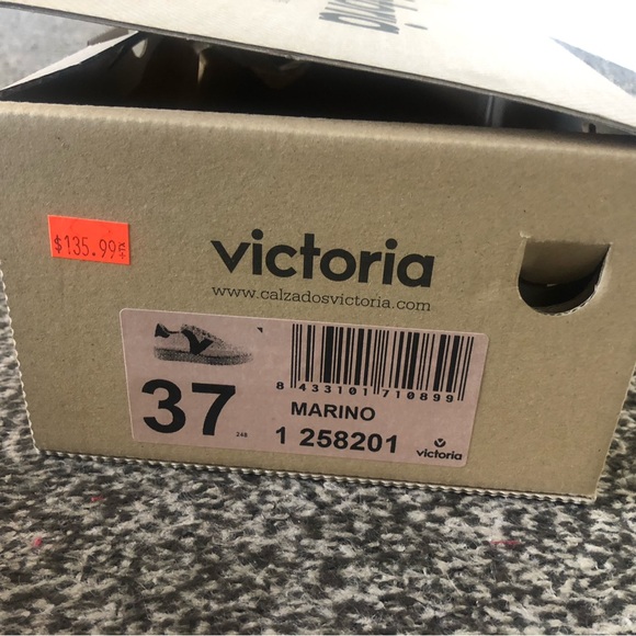 Victoria Sneakers - Picture 2 of 7